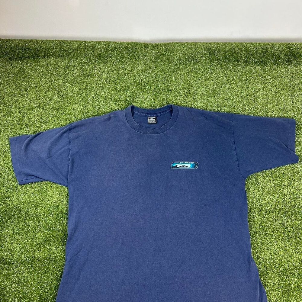 Quiksilver Men's Navy and Blue T-shirt